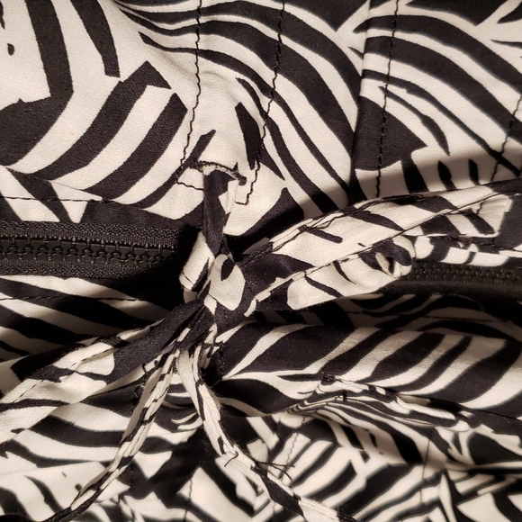 Keren Hart size L spring jacket. In like new condition. - Picture 4 of 7